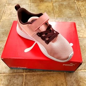 Girls Puma tennis shoe